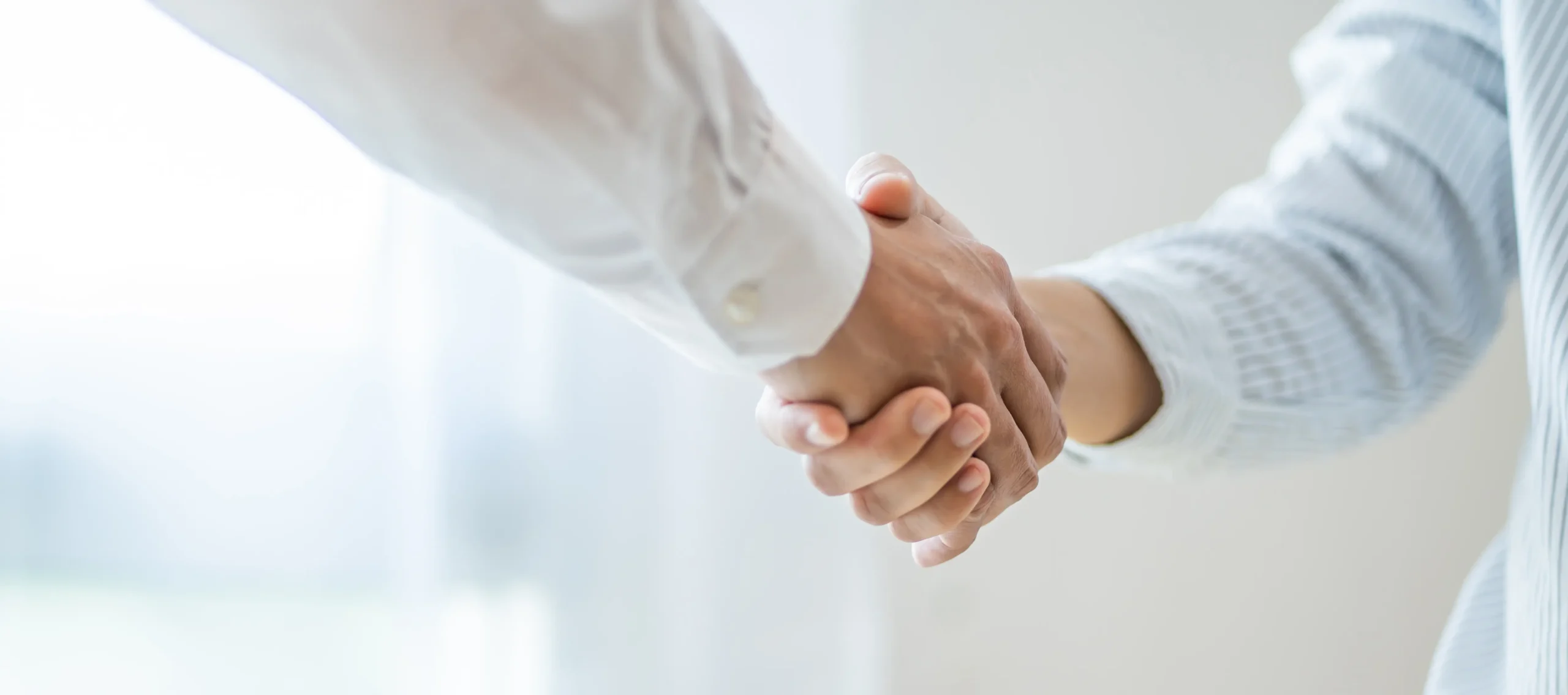 Cover articol Cum să alegi furnizorii potriviți de snackuri pentru magazinul tău