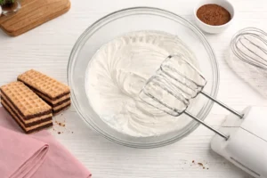 Cover articol Rețeta de tort cu napolitane Naty și frișcă