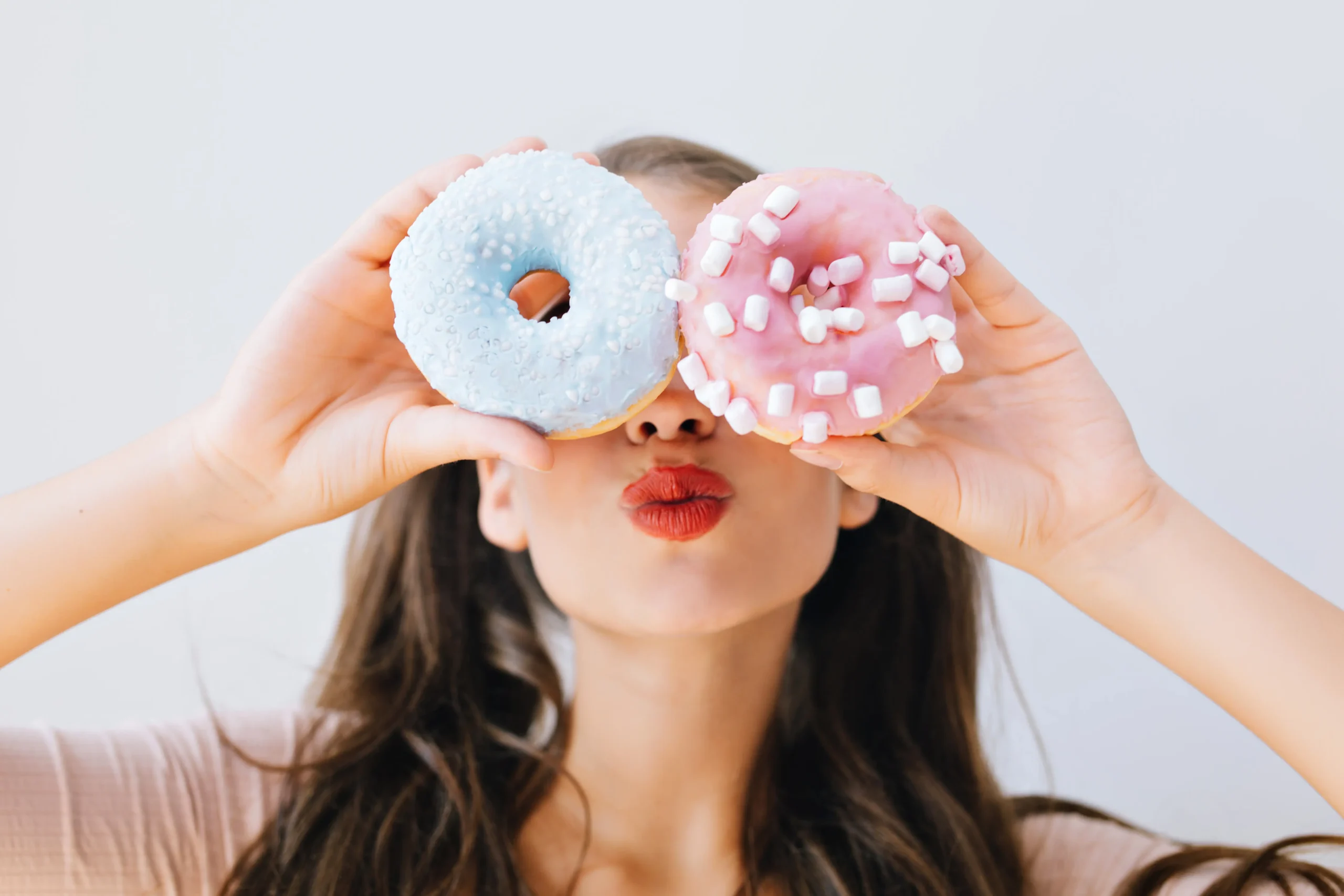 Cover articol: Cum influențează dulciurile nivelul de energie